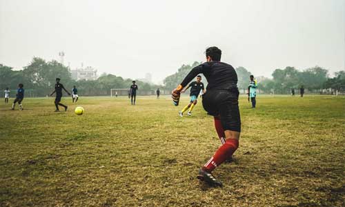 Goalkeepers Training Made Easy goalie throw - Goalkeepers - Training Made Easy